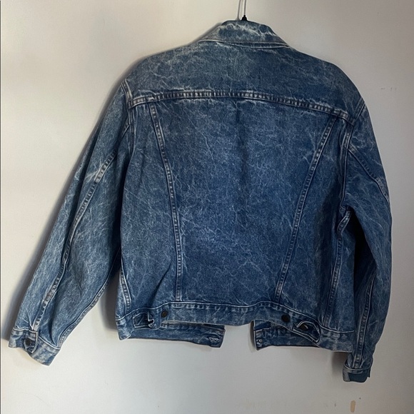 Vintage Levi’s Denim Trucker Jacket Made in USA Medium Wash Classic Fit - Picture 5 of 8
